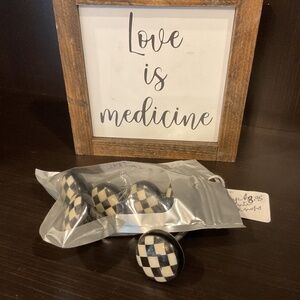 A lil refresh vintage knobs and quote